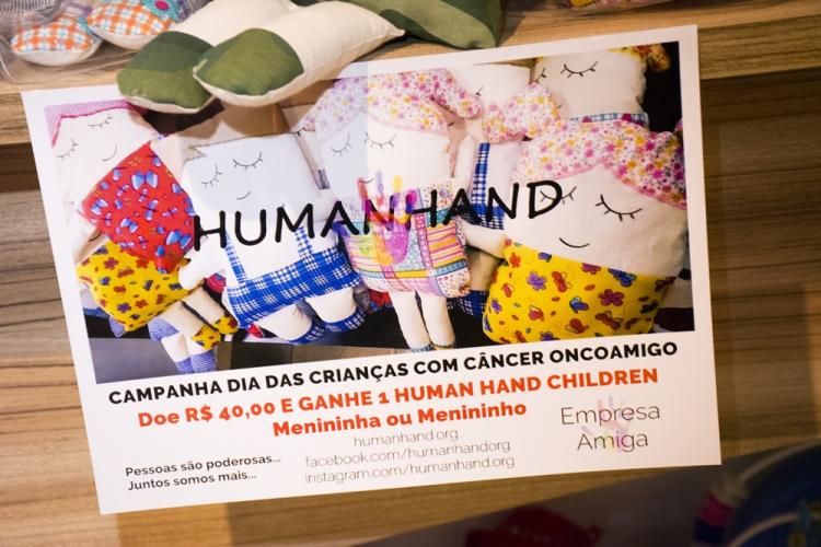 Human Hand Children Campanha Dia das Crianças ONCOAMIGO