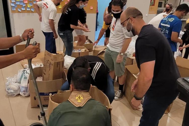 Doação de alimentos Golden Shopping São Bernardo do Campo. Voluntários Human Hand